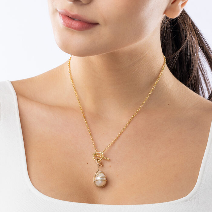 Gold lariat necklace with diamond wrapped pearl pendant